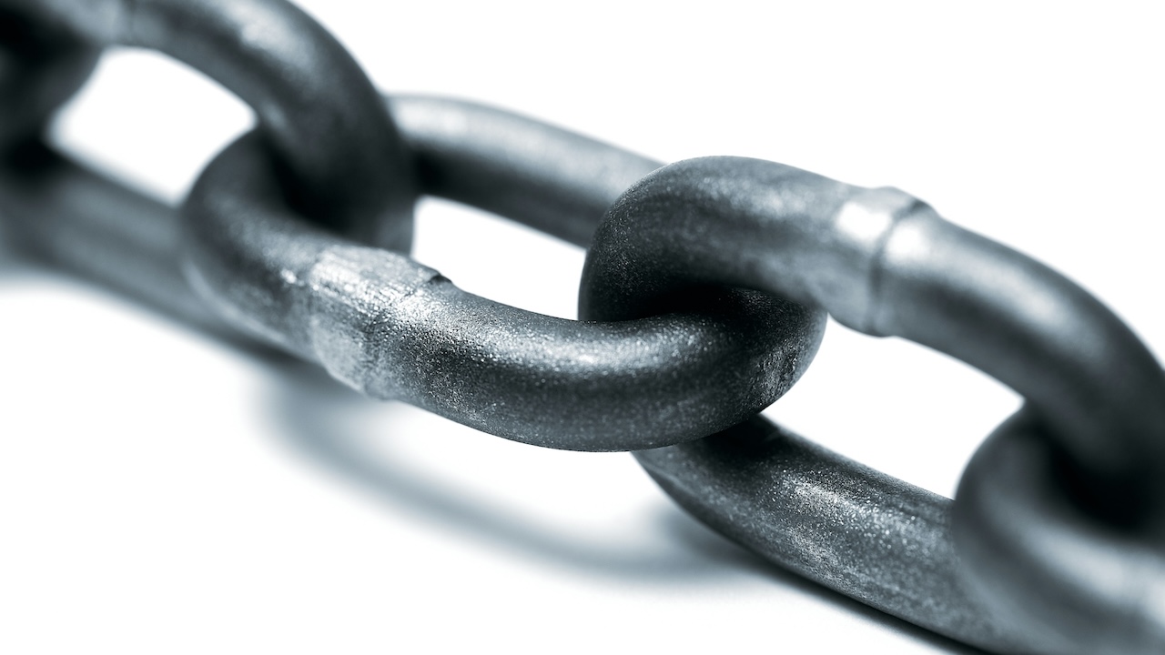 A black and white photo of a close-up of a section of a large metal chain